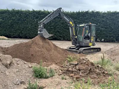 VOLVO ECR50F AND 36" RIDDLE BUCKET